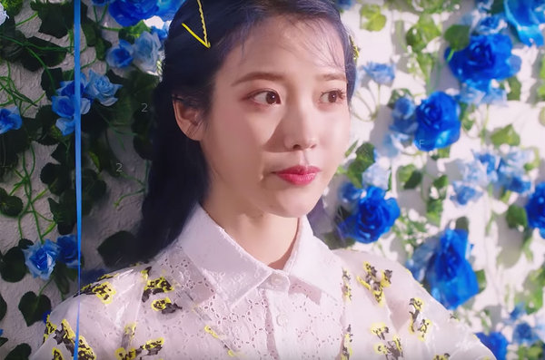 IU-Blueming-vid-2019-billboard-1548.jpg