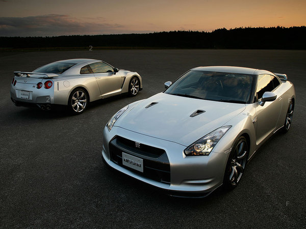 nissan_gtr_01.lowres.jpg