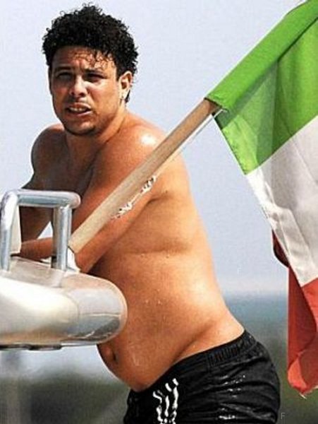 fat-ronaldo-belly.jpg