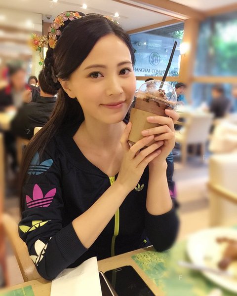 朱晨麗3.jpg