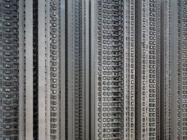 enormous_hong_kong_high_rises_640_04.jpg