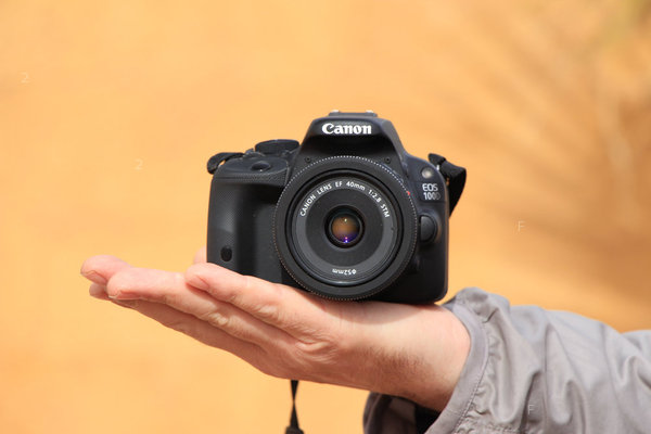 camera_in_hand_large._V370509728_.jpg