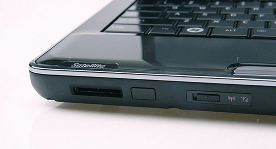 TOSHIBA SATELLITE M50010.jpg