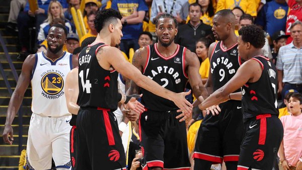 toronto-raptors-huddle-celebrate-gm3.jpg