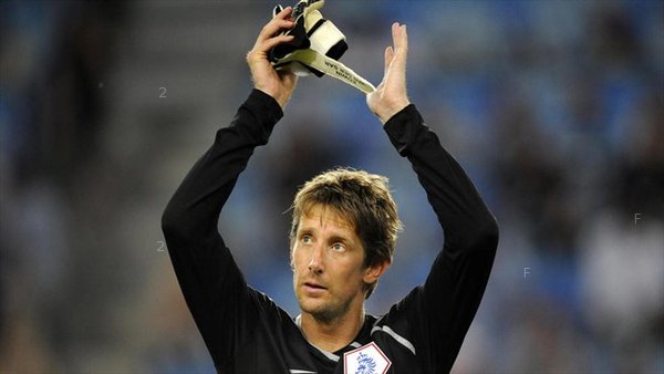 Netherlands goalkeeper Edwin van der Sar .jpg