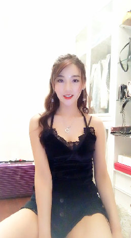 美女主播模特Julie黑色低胸装性感套图2017090723.jpg