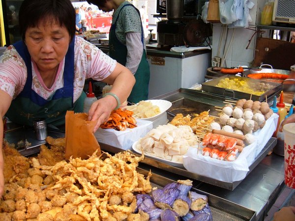 Street_food_in_Causeway_Bay.JPG