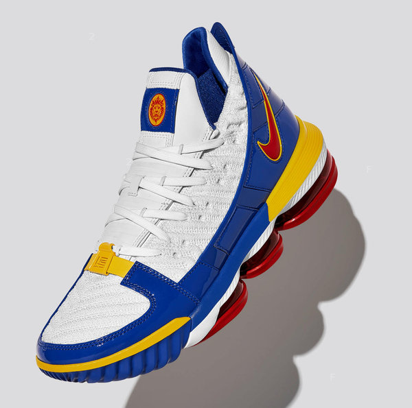 SP19_BBLeBron16_CD2451_100_0205_HR_3_re_native_1000.jpg