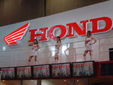 Honda-Motorcycles-Dancers4.jpg