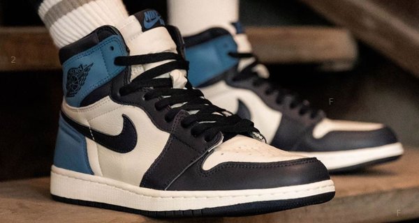 air-jordan-1-unc-on-foot.jpg
