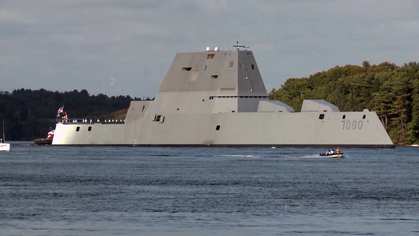 USS_Zumwalt_(DDG-1000)_departs_Bath_(Maine)_on_7_September_2016.JPG