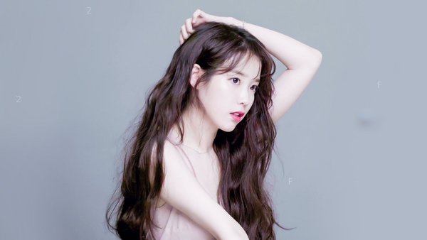 iu-2018-calendar-preview-album-on-imgur.jpg