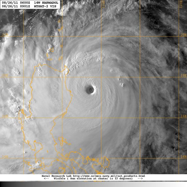 20110826_0901_mtsat2_x_vis1km_high_14WNANMADOL_135kts-922mb-172N-1236E_100pc.jpg