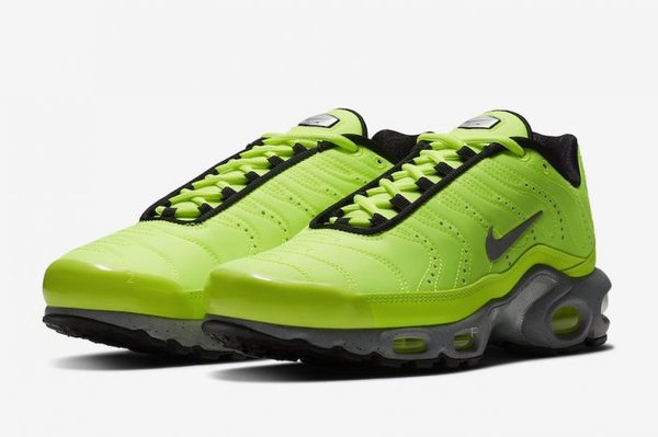 Nike-Air-Max-Plus-Full-Volt-815994-700-Release-Date-4-706x470.jpg