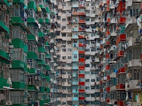 enormous_hong_kong_high_rises_640_08.jpg