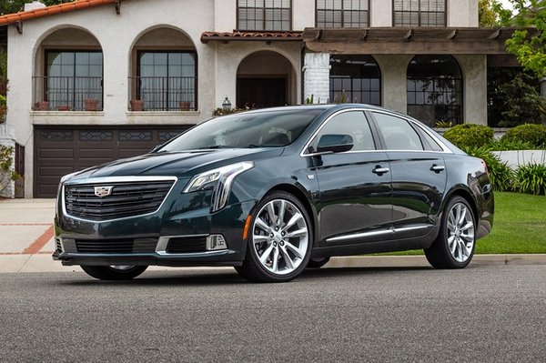 2018-Cadillac-XTS-V-Sport-front-three-quarter-1.jpg