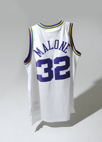 malone_adidas_hardwood_classic.jpg