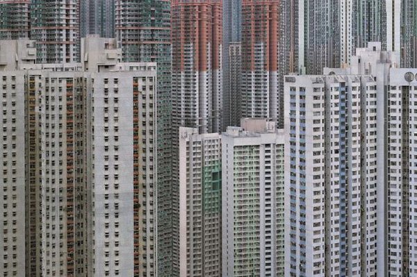 enormous_hong_kong_high_rises_640_06.jpg