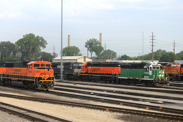 BNSF_8131+1351+4676+BN_2766+NS_8346-Argintine-Yard.jpg