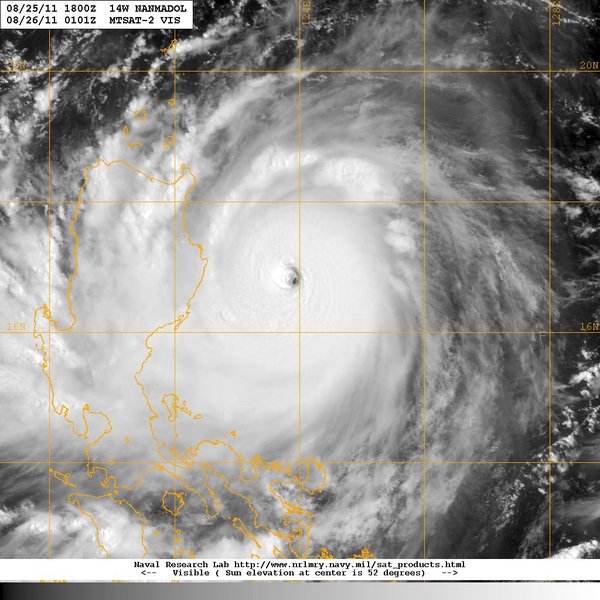 20110826_0101_mtsat2_x_vis1km_high_14WNANMADOL_115kts-937mb-165N-1240E_100pc.jpg
