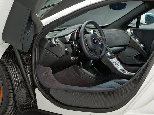 mclaren_mp4-12c-white-2011_r2.jpg