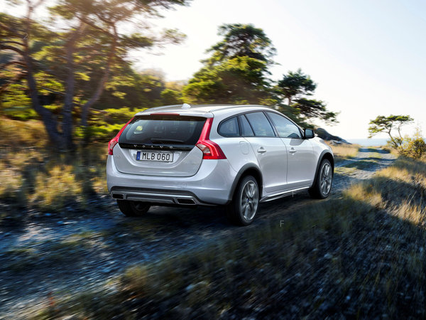 volvo_v60-cross-country-2015_r3_jpg.jpg