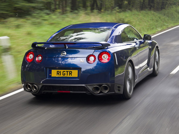 nissan_gtr-uk-2010_r3_jpg.jpg