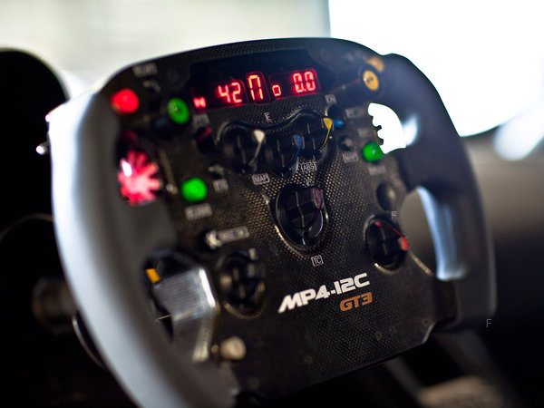 mclaren_mp4-12c-gt3-2011_r1.jpg