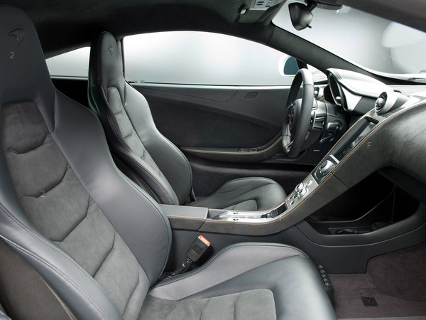 mclaren_mp4-12c-white-2011_r3.jpg