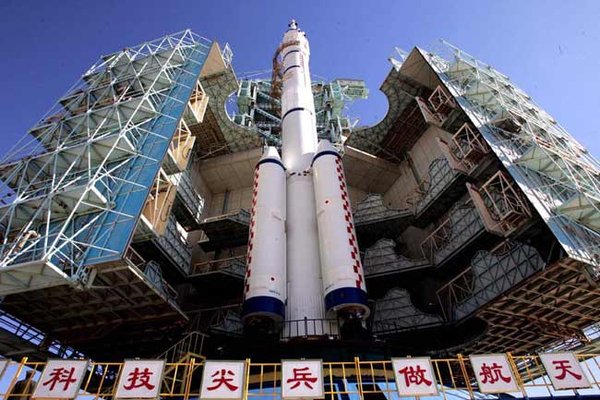 h_shenzhou6_prelaunch_02.jpg