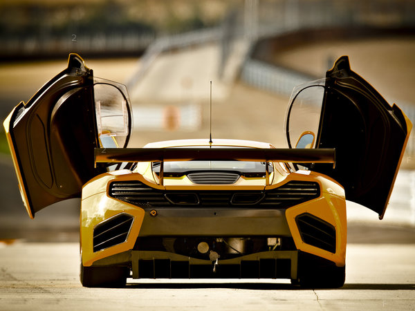 mclaren_mp4-12c-gt3-2011_r15.jpg