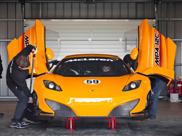 mclaren_mp4-12c-gt3-2011_r7.jpg