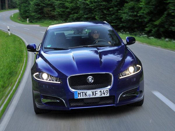 jaguar_xf-diesel-s-2011_r22_jpg.jpg