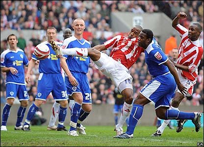 Leicester badly need points themselves to avoid relegation but almost fall behind when Ricardo Fuller prods towards goal.jpg