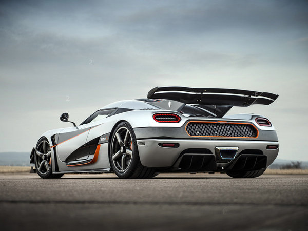 koenigsegg_one-1-2014_r8_jpg.jpg