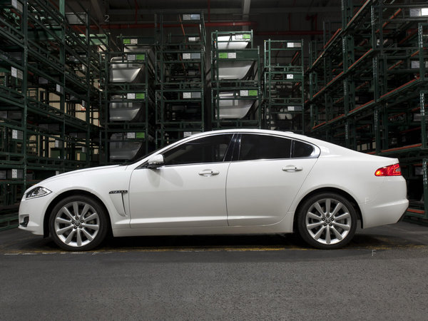 jaguar_xf-2011_r7_jpg.jpg