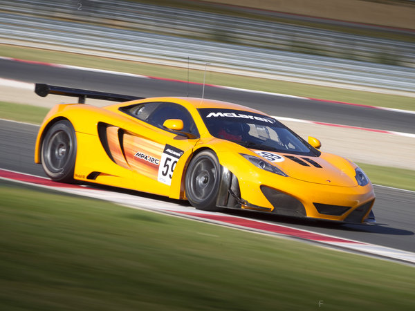 mclaren_mp4-12c-gt3-2011_r36.jpg