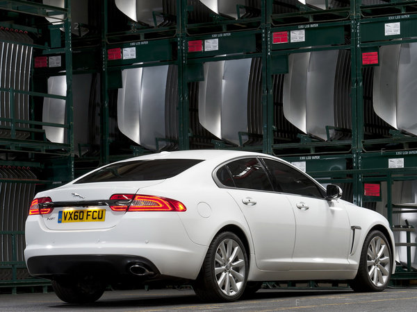 jaguar_xf-2011_r8_jpg.jpg