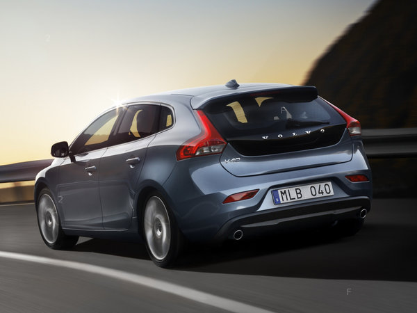 volvo_v40-2012_r7_jpg.jpg