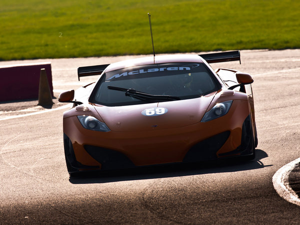 mclaren_mp4-12c-gt3-2011_r5.jpg