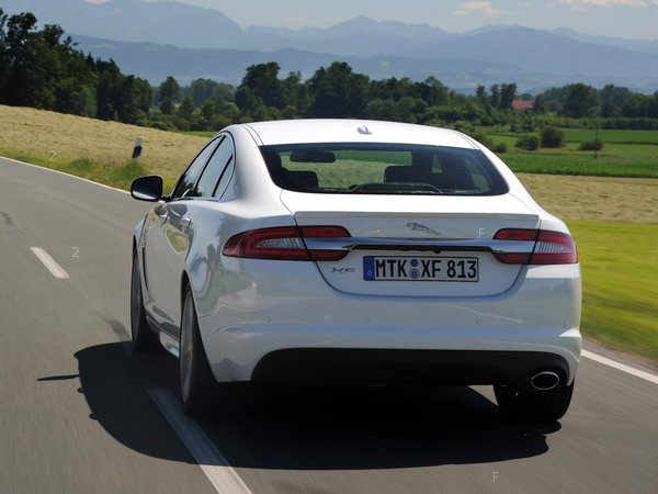 jaguar_xf-2011_r11_jpg.jpg