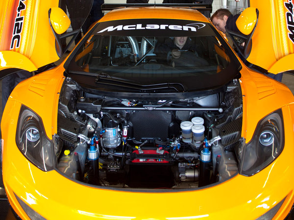 mclaren_mp4-12c-gt3-2011_r2.jpg