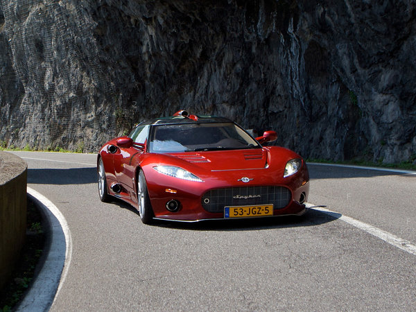 spyker_c8-aileron-2009_r11[1].jpg