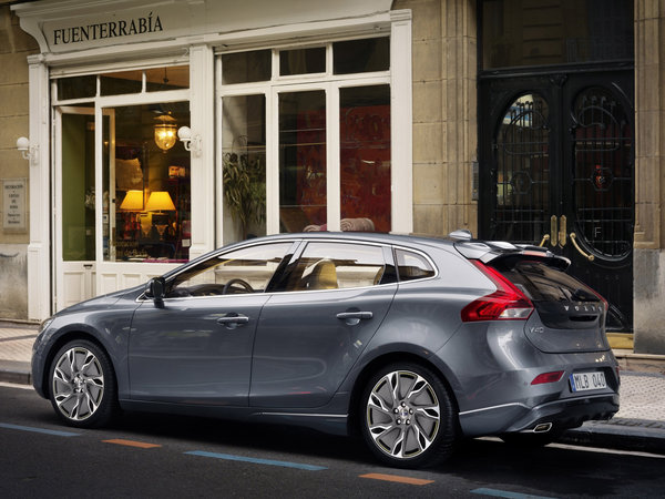 volvo_v40-2012_r11_jpg.jpg