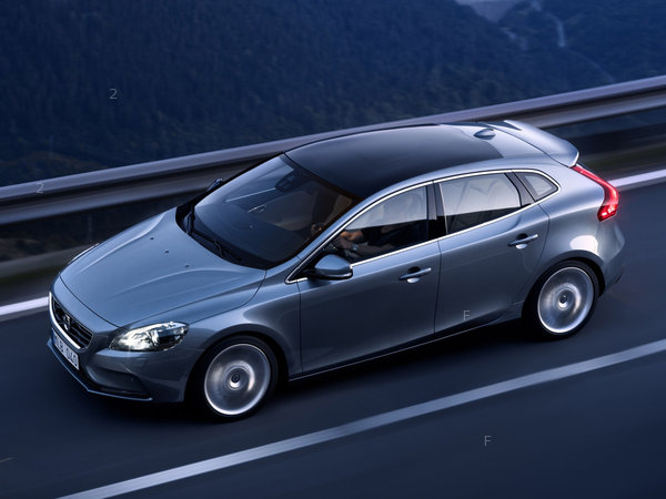 volvo_v40-2012_r13_jpg.jpg