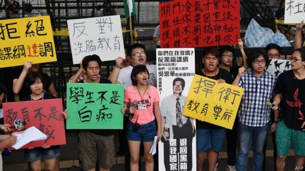 150730090120_taiwan_student_protest_education_624x351_afp.jpg