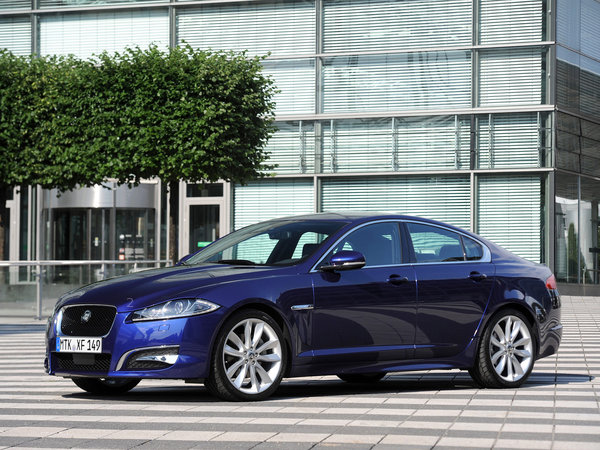 jaguar_xf-diesel-s-2011_r17_jpg.jpg