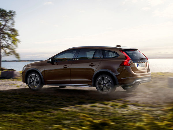 volvo_v60-cross-country-2015_r8_jpg.jpg