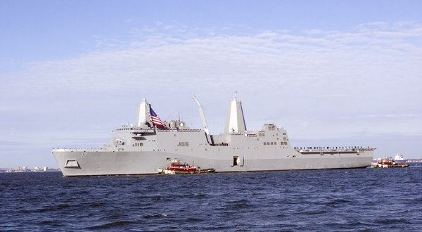 美國海軍“聖安東尼奧”號兩棲船塢運輸艦 002.jpg