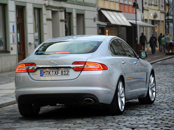 jaguar_xf-2011_r9_jpg.jpg